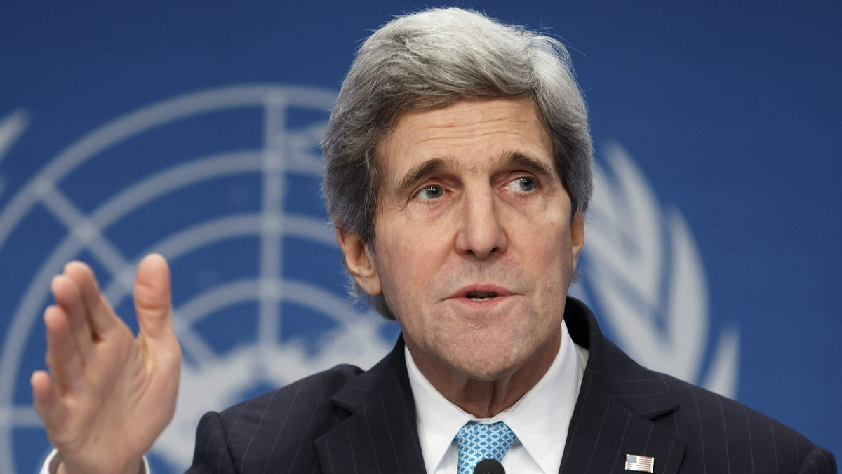 Amerykański sekretarz stanu John Kerry podkreślił, że Iran może nadal odegrać znaczącą rolę w syryjskich negocjacjach pokojowych i przyczynić się do zakończenia trwającego prawie trzy lata konfliktu.