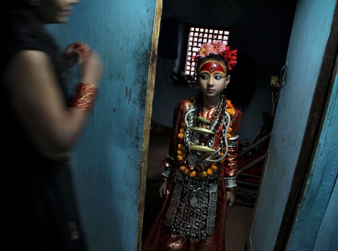 Nowo wybrana 9-letnia 'żywa bogini' miasta Patan w Nepalu. Dziewczynka będzie przez kilka najbliższych lat uznawana za wcielenie bogini Kali
