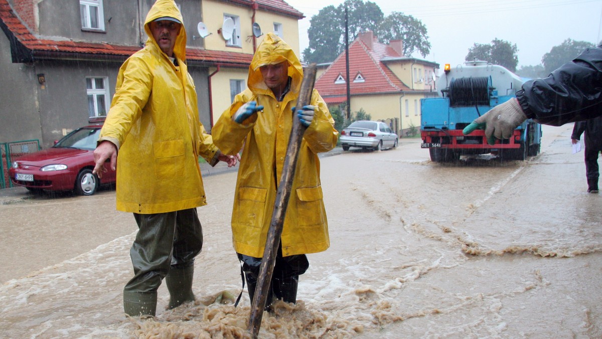 Po burzach, które przeszły nad terytorium Polski w ciągu kilku ostatnich dni, obecnie odpowiednie służby zajmują się usuwaniem skutków nawałnicy.