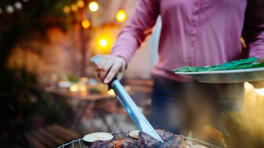 Tych produktów nigdy nie kładź na grillu! To bardzo niezdrowe