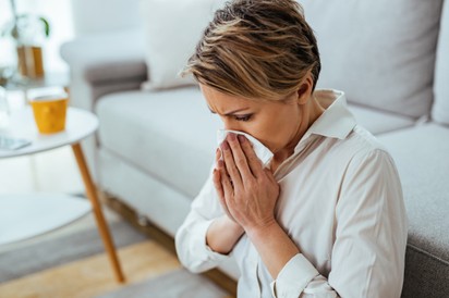 Köhög, folyik az orra? Az influenza és a covid mellett ez a vírus is okozhatja