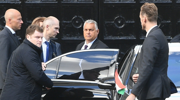 Így érkeztek meg Orbánék Moszkvába, Gorbacsov búcsúztatójára / Fotó: MTI/Miniszterelnöki Sajtóiroda/Benko Vivien Cher