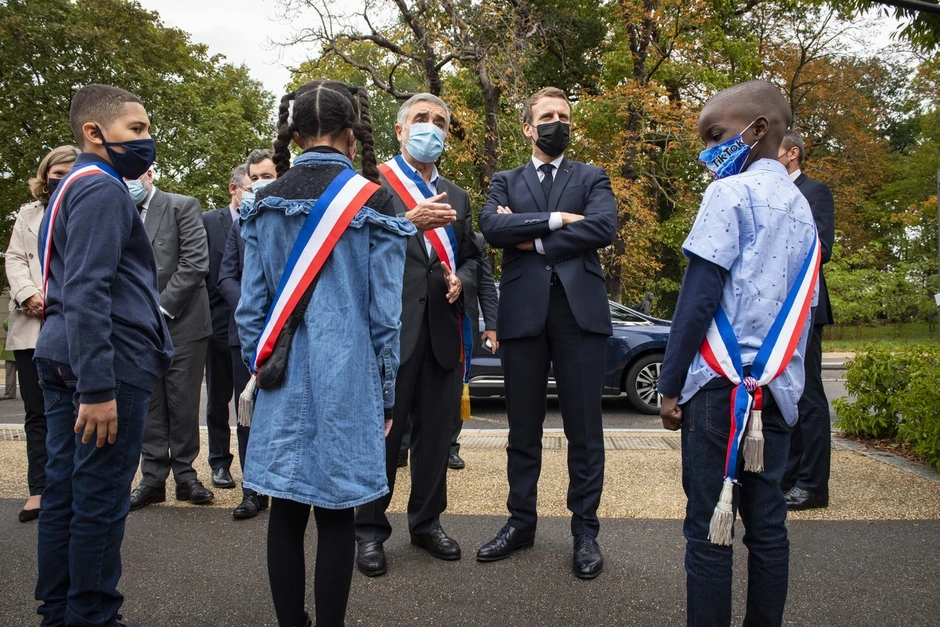 Makron tokom posete Le Mirou