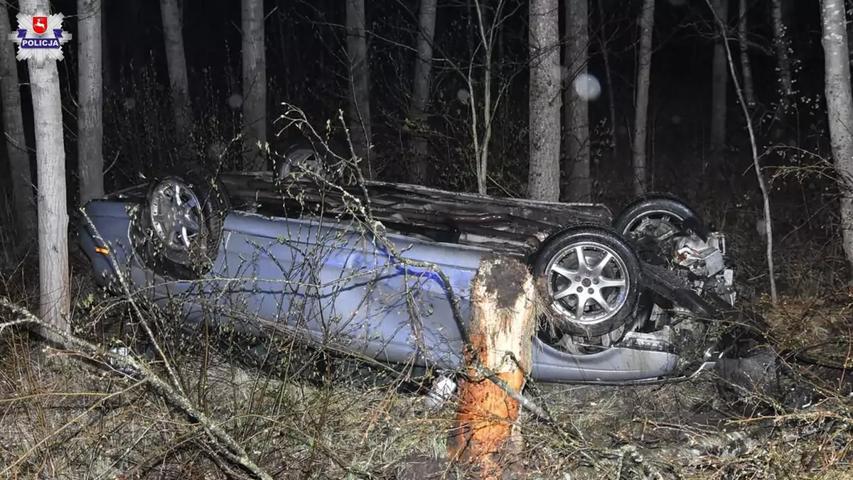 30-letni mieszkaniec województwa lubelskiego chciał się pochwalić Jaguarem. Jechał "na podwójnym gazie" i dachował