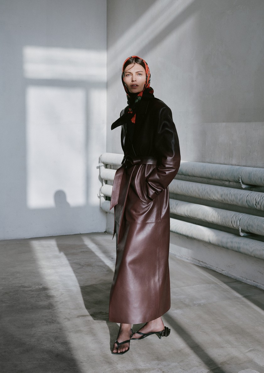 Dieser bordeauxfarbene Mantel gehört zu Magda Butryms Lieblingsstücken.