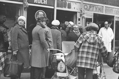 'Pan tu nie stał...'. Tak wyglądały kolejki w PRL [FOTO]