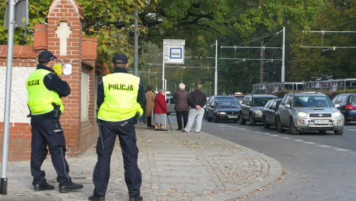 W ciągu trzech ostatnich dni na Dolnym Śląsku doszło do 19 wypadków, w których rannych zostało 27 osób. Na szczęście nikt nie zginął. Dodatkowo funkcjonariusze zatrzymali 85 pijanych kierowców.
