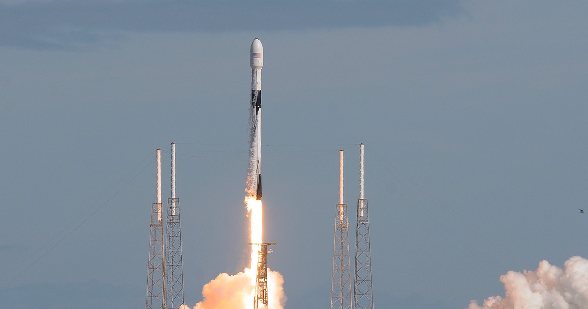 SpaceX has so many Starlink satellites they're increasingly photobombing astronomers' images, study says - Vimarsana News