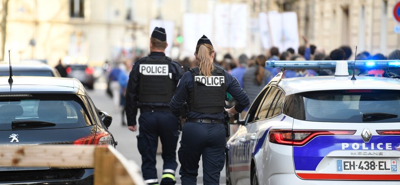 Tragedia przed szkołą. 14-latek zabił nożem wychowawczynię