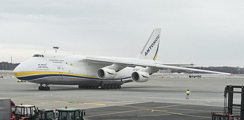 Największy samolot transportowy świata na polskim lotnisku. Dostarczył tajemniczy ładunek