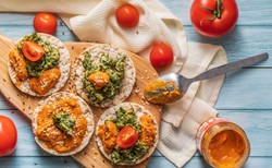 Czym zastąpić chleb w diecie? Pomysły na zdrowe (inne) śniadanie