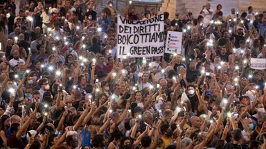 Manifestacje przeciwko wymogowi przepustek COVID-19 we Włoszech