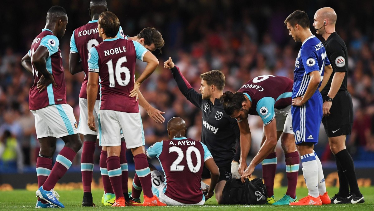 Bardzo nieudany początek sezonu zanotowali piłkarze West Ham United. W poniedziałkowych derbach Londynu Młoty przegrały bowiem z Chelsea 1:2, a dodatkowo straciły z powodu kontuzji Andre Ayew. Ghanijski napastnik w wyniku urazu mięśnia uda może pauzować przez nawet cztery miesiące.