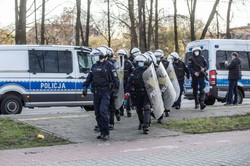 Mandaty i wnioski do sądu po meczu w Tychach. Interweniowała policja