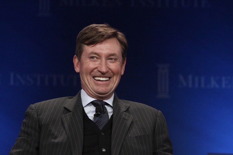 <b>8. Hokeista Wayne Gretzky</b> - na emeryturze od 1999 roku, a w zeszłym roku zarobił 17 mln dol.