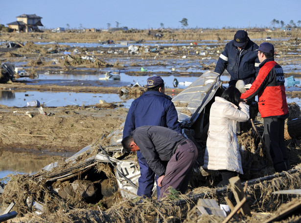 Ponad 10 tysięcy ofiar trzęsienia ziemi i tsunami