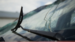 Brutális baleset Budapesten: két autó karambolozott, sérültek is vannak