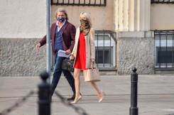 Jakimowicz łapie Ogórek za sukienkę. 'Tu jest widz Jarosławie' [WIDEO]