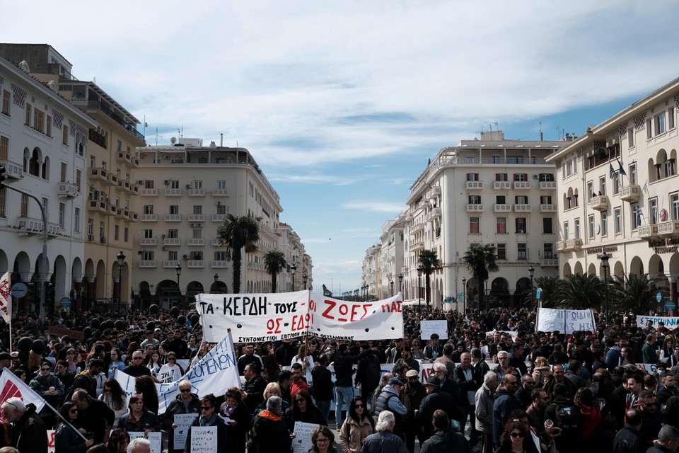 Katastrofa kolejowa i protesty. Dziesiątki tysięcy ludzi na ulicach Aten