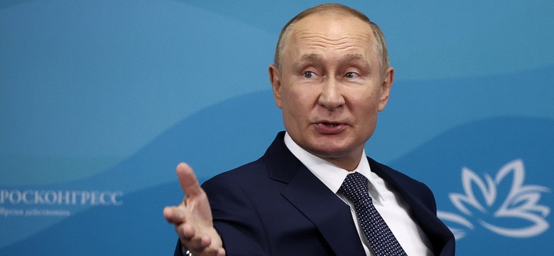 "Gra na emocjach i wymuszanie uległości". Analiza wystąpienia Putina