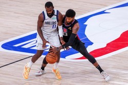Liga NBA. Awans Clippers do drugiej rundy play off