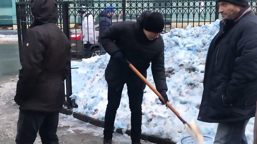 Niebieski śnieg wywołał przerażenie mieszkańców Petersburga