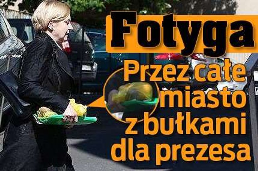 Anna Fotyga. Przez całe miasto z bułkami do prezesa