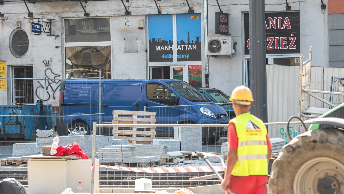 Dobę później, niż zapowiadano, ale wreszcie to nastąpi. W czwartek, 2 października, udostępniona zostanie kierowcom przebudowana ul. Targowa na warszawskiej Pradze. Tramwaje wrócą na nią jednak dopiero za trzy tygodnie.