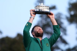 Jon Rahm wygrał The Masters i założył słynną zieloną marynarkę