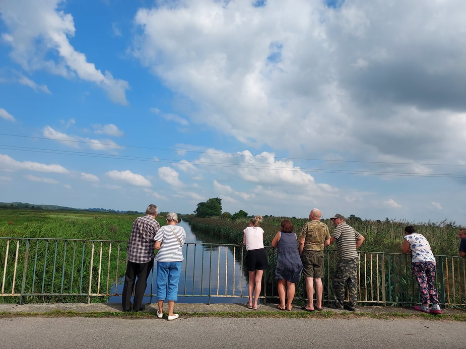 Zdjęcie z mostu między wsiami Leszno i Zbylczyce w powiecie łęczyckim (woj. łódzkie)