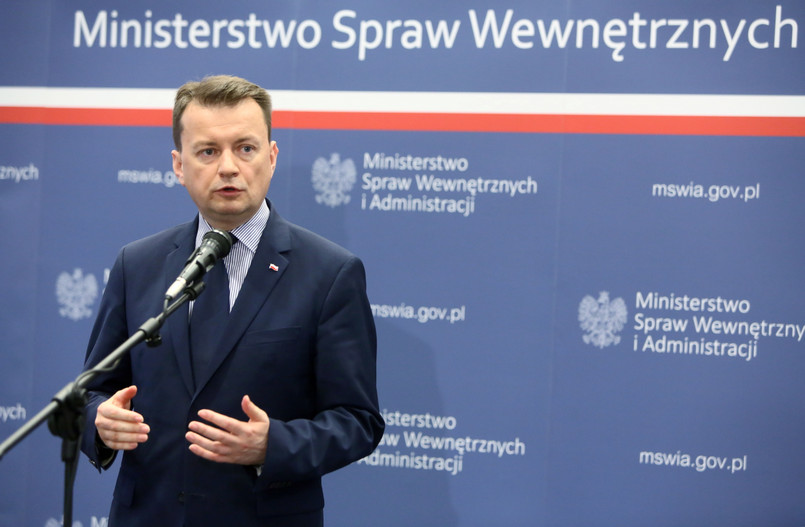 Minister spraw wewnętrznych i administracji Mariusz Błaszczak podczas konferencji prasowej w Warszawie.