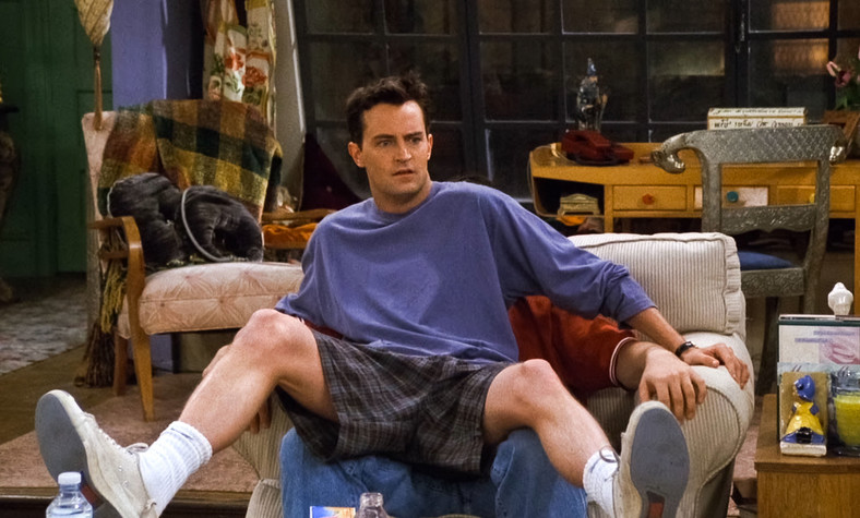 Matthew Perry na planie "Przyjaciół"