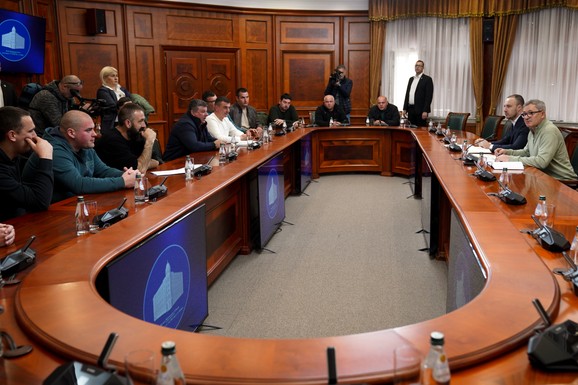 Povlači se veće količine sira sa tržišta! Dogovorili se predstavnici Ministarstva poljoprivrede, proizvođača mleka, mlekara, uvoznici: Ovo su svi detalji