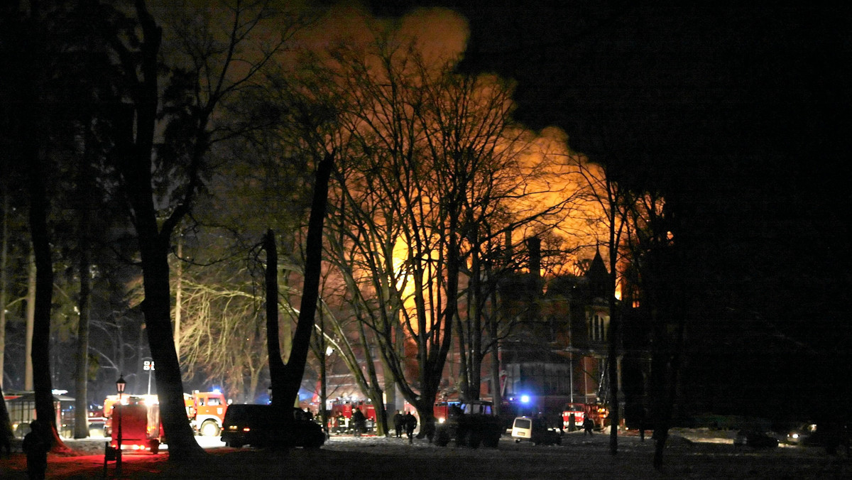 Prawdopodobnie podpalenia były przyczyną dwóch pożarów, które dzisiaj w nocy miały miejsce w Grzymałkowie. Policja szuka ich sprawcy - podaje Radio Kielce.