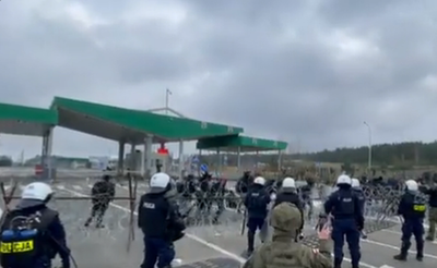 Na granicy w Dubiczach Cerkiewnych zatrzymano grupę około 100 migrantów