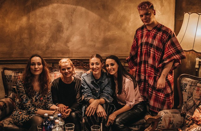 Beszélgetős estéhez öltözött Boggie