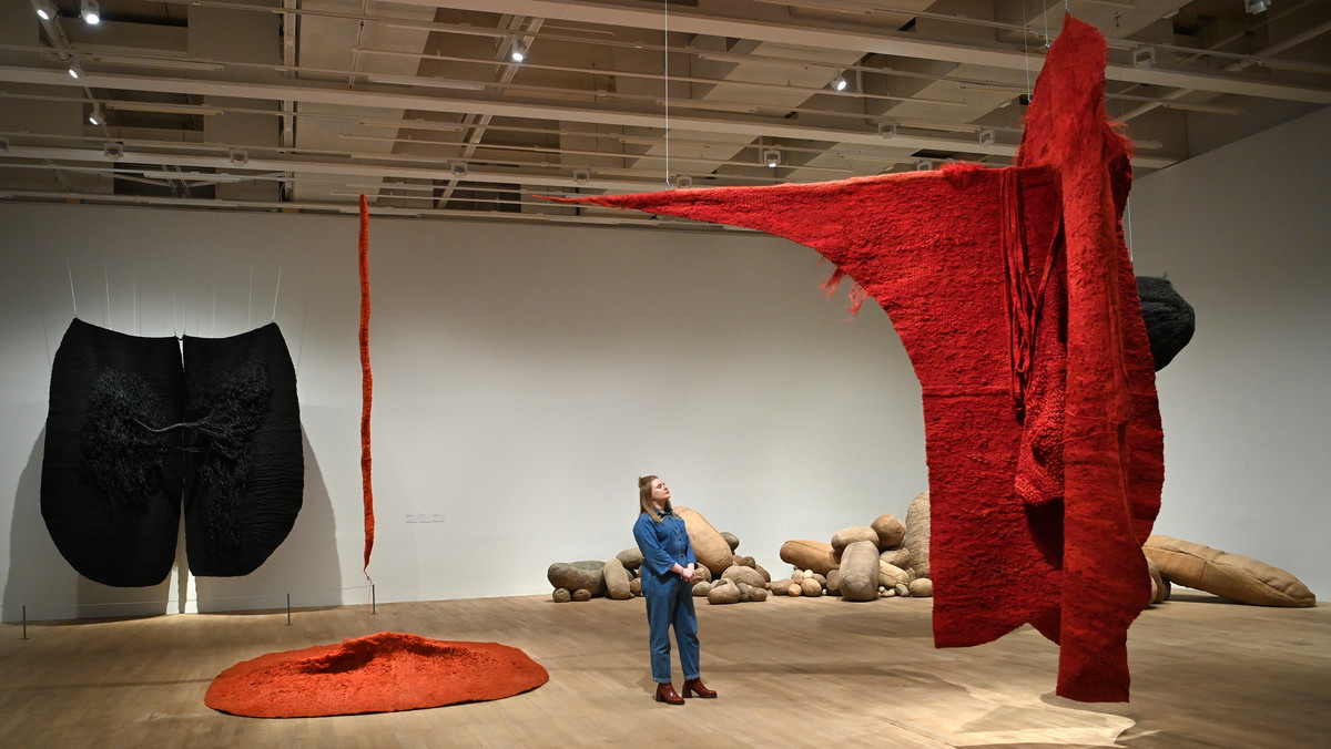 Wystawa prac Magdaleny Abakanowicz "Every Tangle of Thread and Rope" ("Każda plątanina nici i lin") w Tate Modern