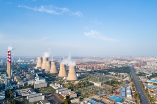 Emisje CO2 Chin zaczynają spadać. Eksperci: To może być przełom