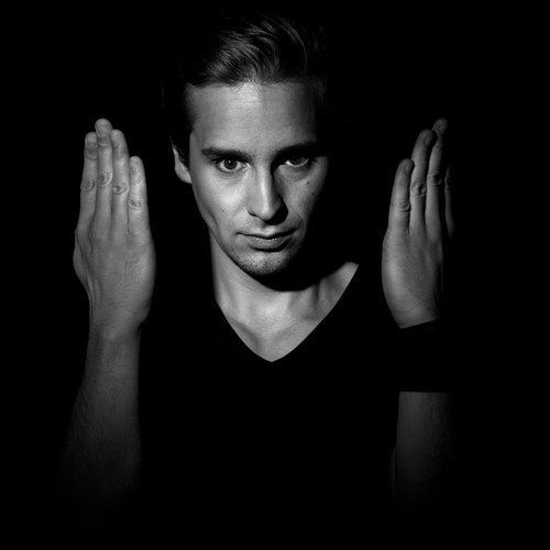 Krzyszfof Zalewski na zdjęciach z nowej sesji