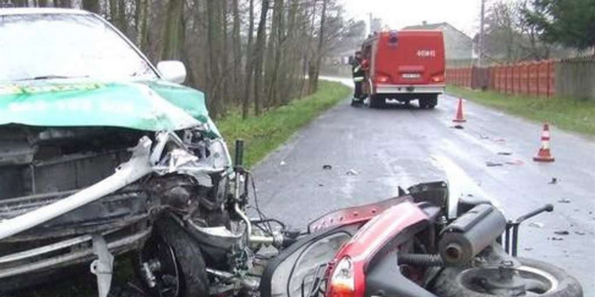 Uczeń na skuterze wjechał w auto