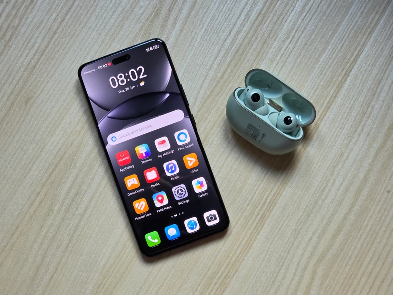Huawei Nova 13 Pro i FreeBuds Pro 4