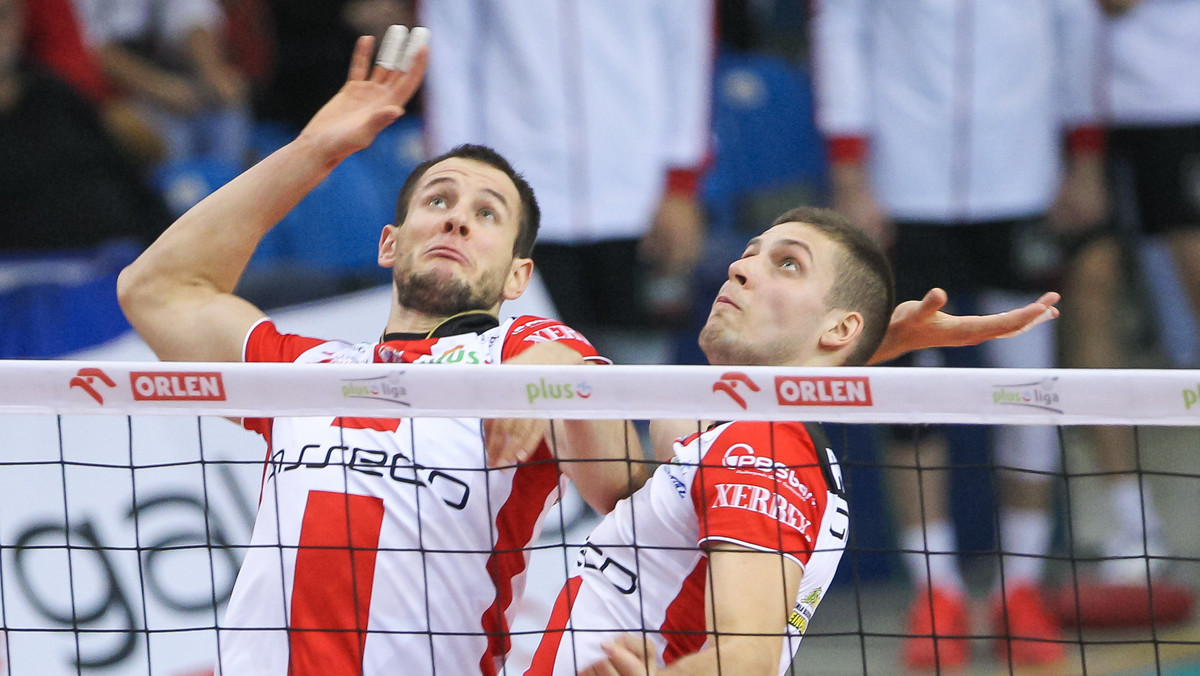 Asseco Resovia Rzeszów, PGE Skra Bełchatów i Lotos Trefl Gdańsk zgodnie i pewnie wygrały swoje mecze w drugiej kolejce PlusLigi. Na razie pierwsze miejsce w tabeli z kompletem punktów dzielą ze sobą bełchatowianie i rzeszowianie.