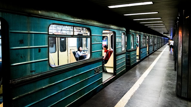 „Ding-dong: Kérem vigyázzanak, az ajtók záródnak!” – a metró zenéjének rejtett titkai
