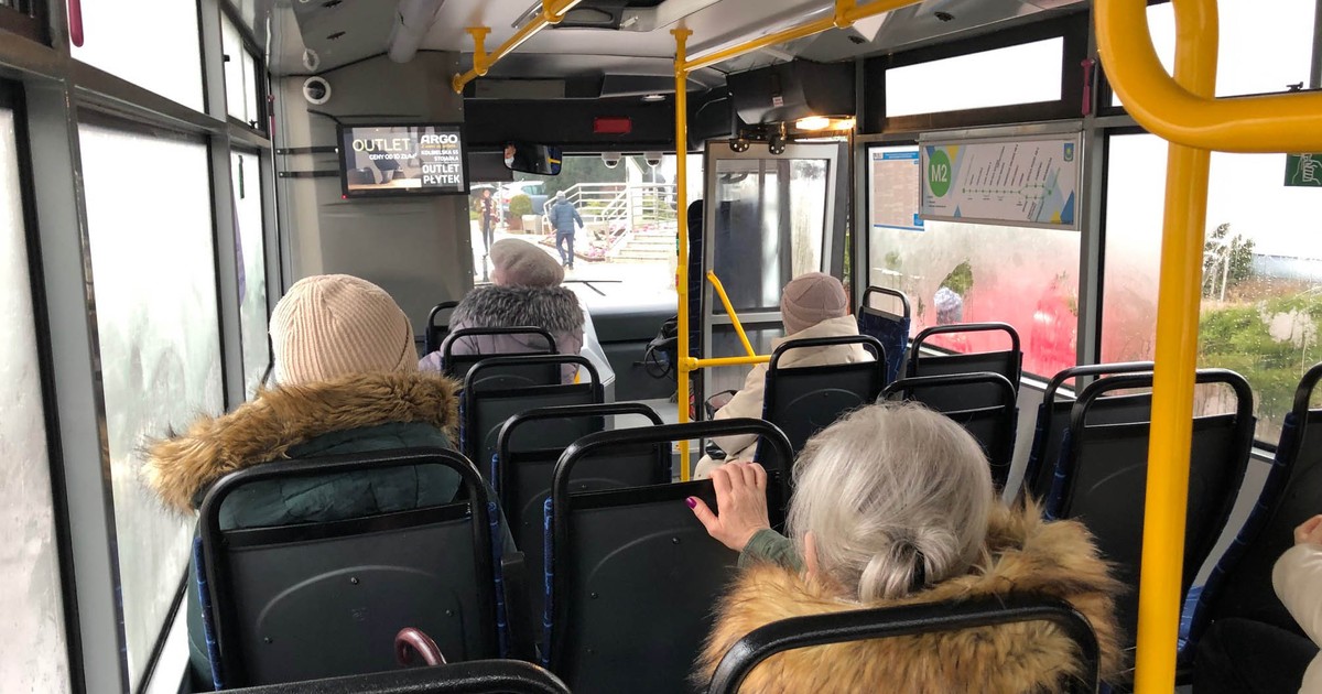 Koniec dzwonienia w autobusach. Szykują zakaz używania smartfonów w komunikacji miejskiej