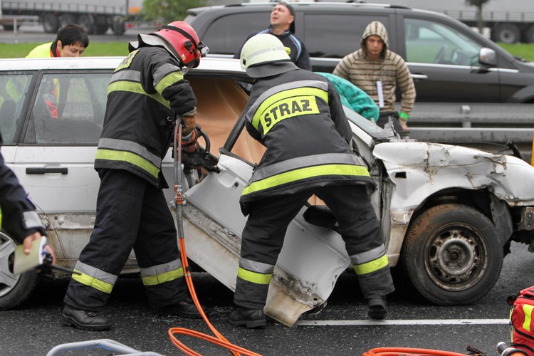 Pozorowany wypadek. Ćwiczenia służb ratownicznych na autostradzie A4