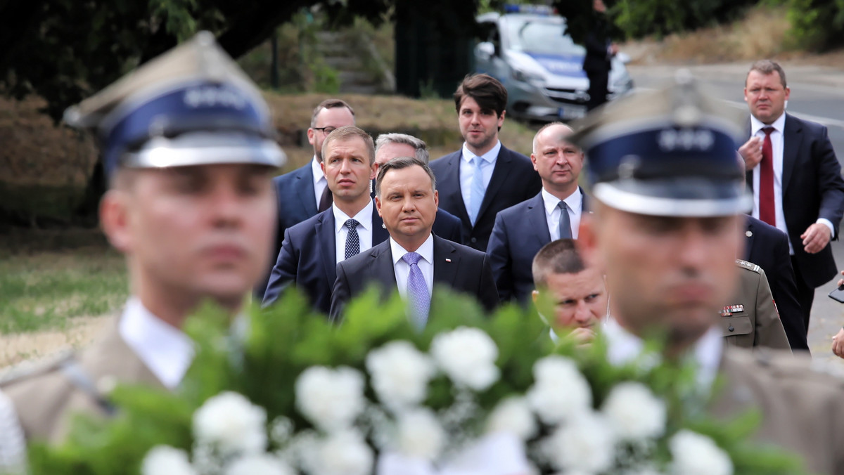 Prezydent Andrzej Duda przed pomnikiem Rzezi Wołyńskiej