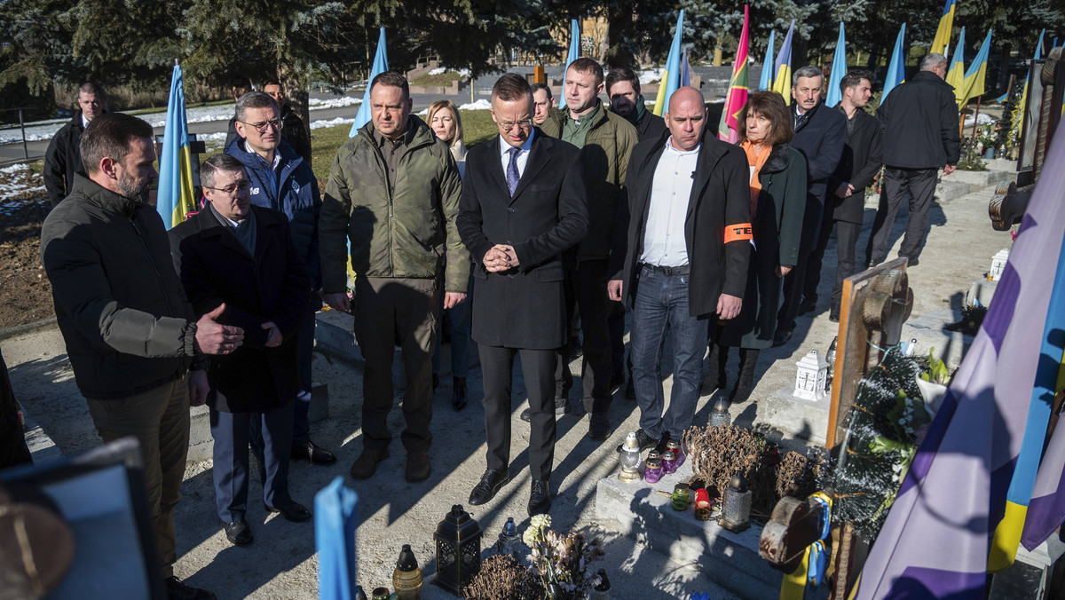 Węgierski minister w Ukrainie. Złożył kwiaty pod pomnikiem poległych