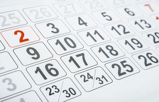 Długie weekendy 2023. Jak najkorzystniej zaplanować urlop?