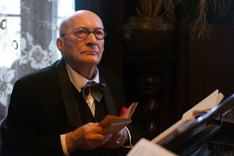 Wojciech Pszoniak w filmie 'Excentrycy, czyli po słonecznej stronie ulicy'