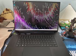 Głośny potwór dla graczy. Jego cena poraża. RECENZJA Razer Blade